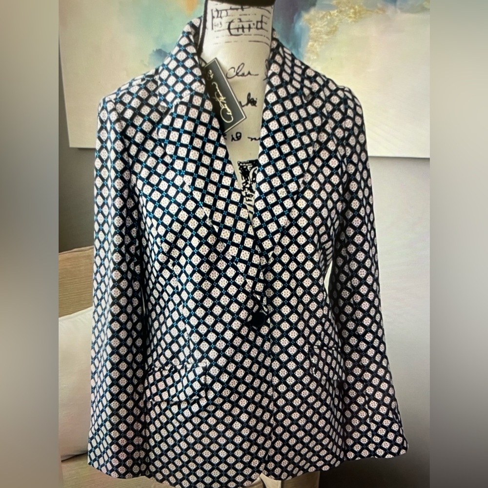 NWT. DG2 by Diane Gilman Chic Geometric Patterned Blazer